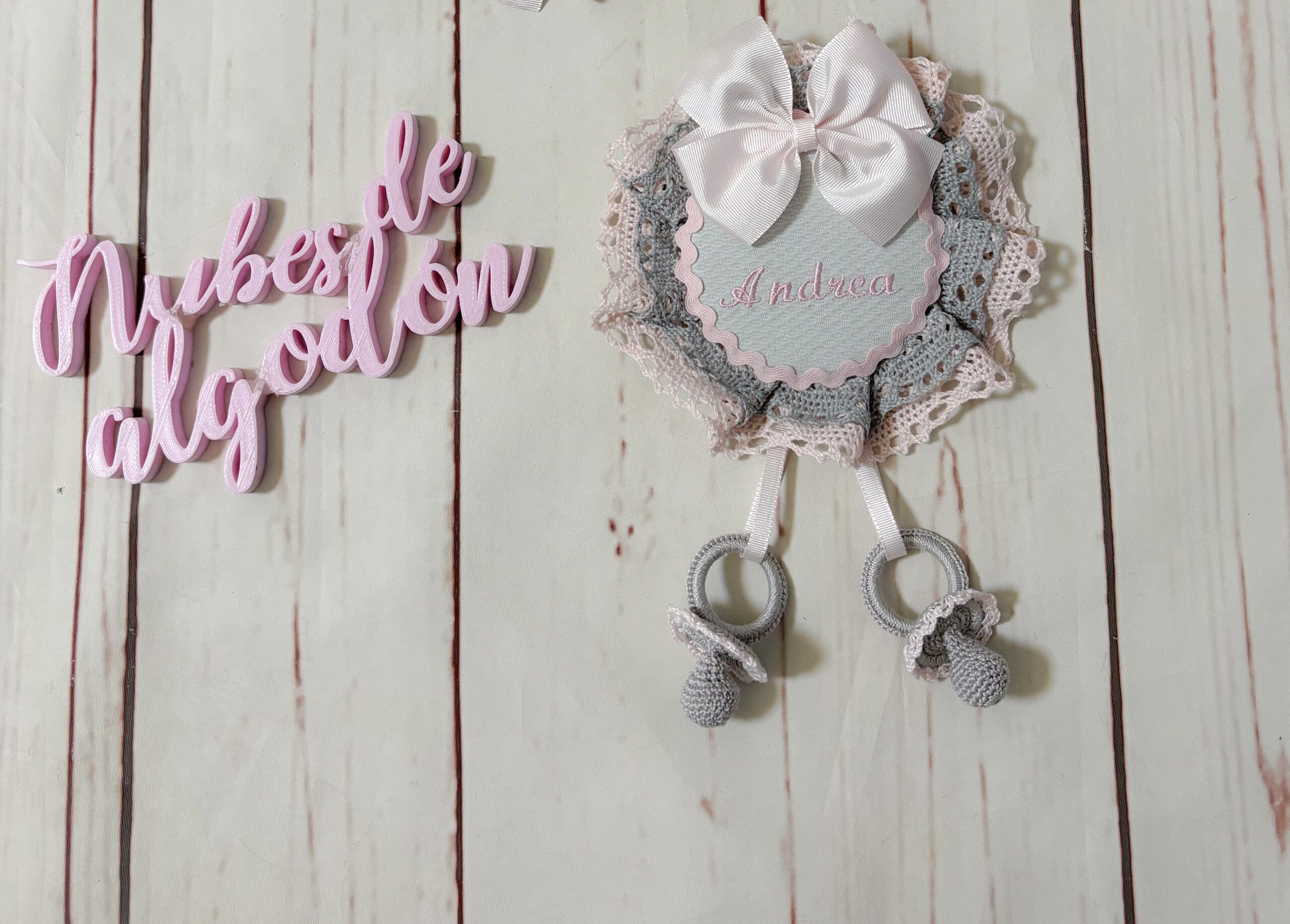 BROCHE CON CHUPETES